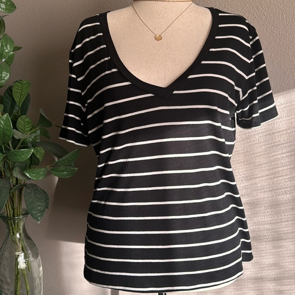 BP black and white striped t shirt - Picture 1 of 6
